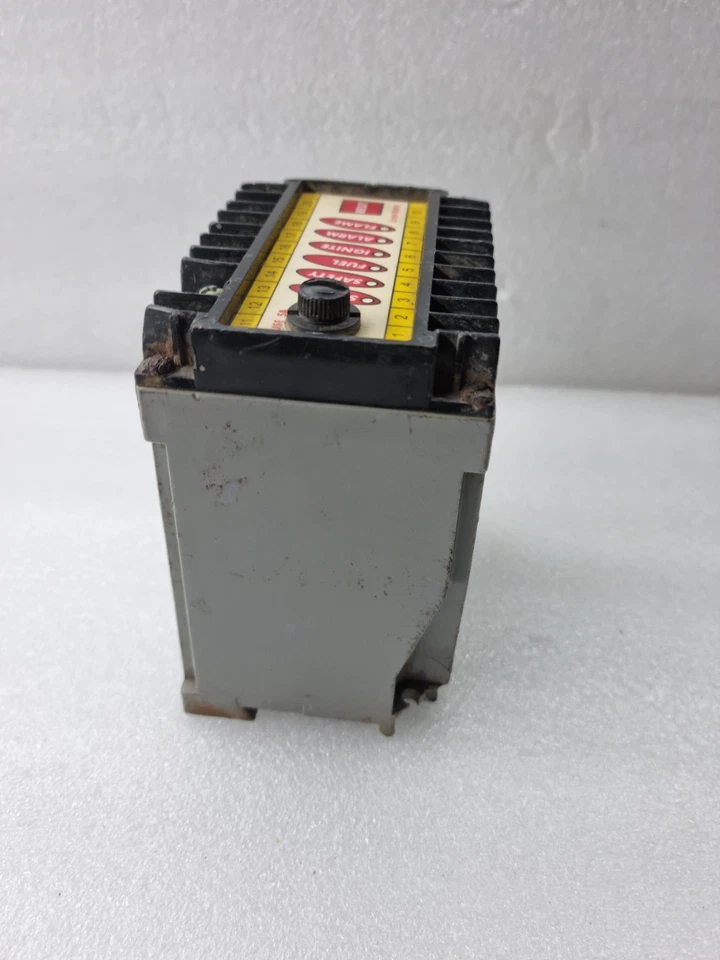 Industrial Burner Monitor Flame Safeguard Controller 230V AC With Reset Switch